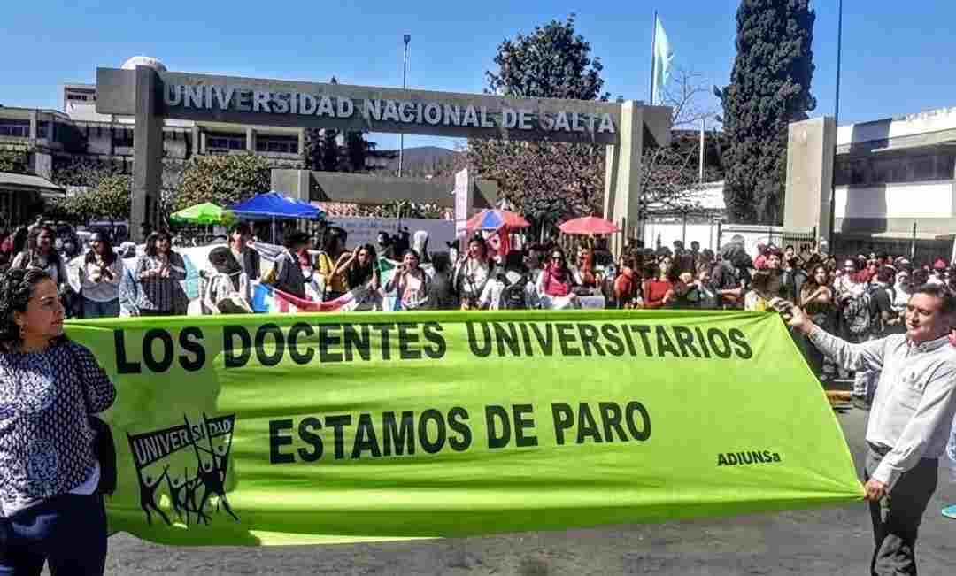 paro docente Universidad Nacional Salta reclamos salariales