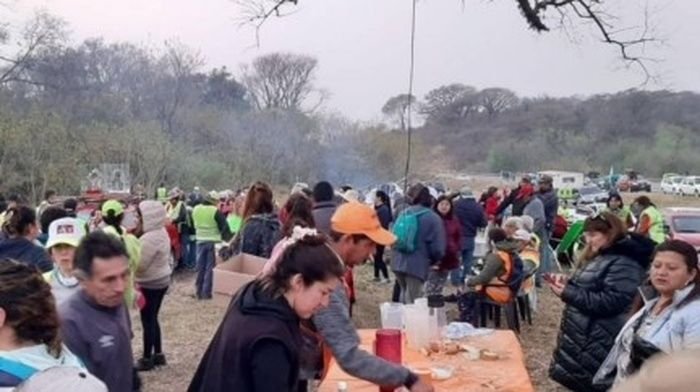 El abrazo solidario en Parque La Vega: la historia de Mariela y su espera por los peregrinos del Milagro