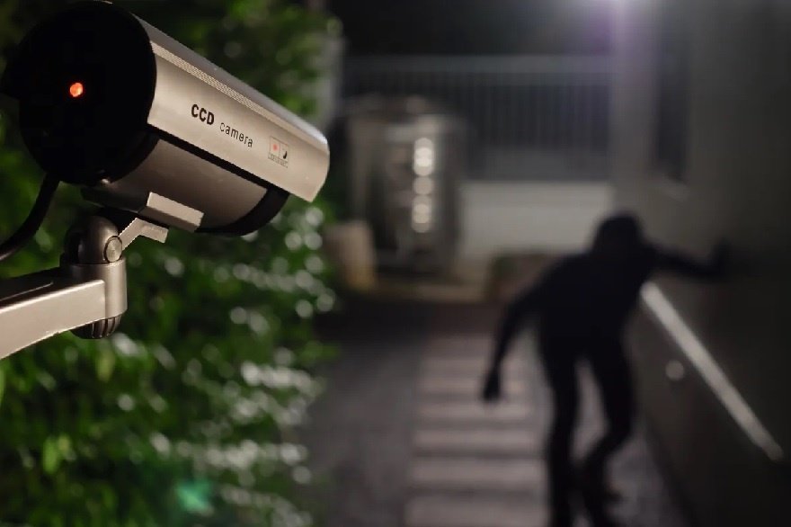 Metán: cayó un joven tras ser filmado robando herramientas en un taller mecánico