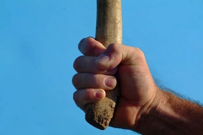 Orán: un hombre fue imputado tras atacar a su padre con un palo y robarle el celular