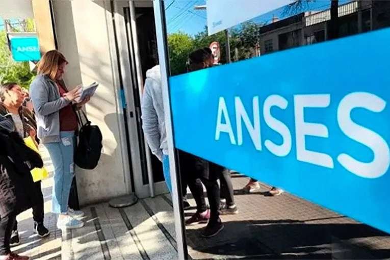 Jubilados y pensionados pierden $156.000 mensuales por el congelamiento del bono