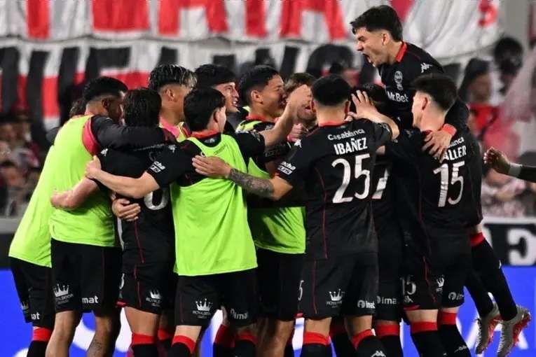 River perdió ante Huracán en el Monumental y frenó su racha positiva en el Clausura