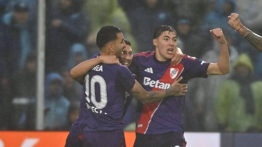 River Plate se impuso sobre la hora en Tucumán y se acomoda en la lucha por las copas internacionales