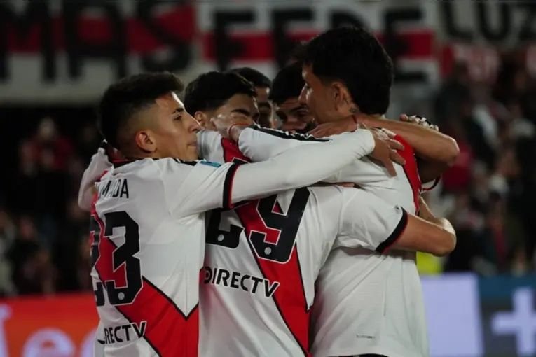 River Plate impuso ante Independiente Rivadavia consolidó invicto