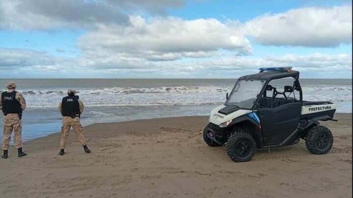 Santa Teresita: intensa búsqueda de dos kayakistas que ignoraron el alerta meteorológico