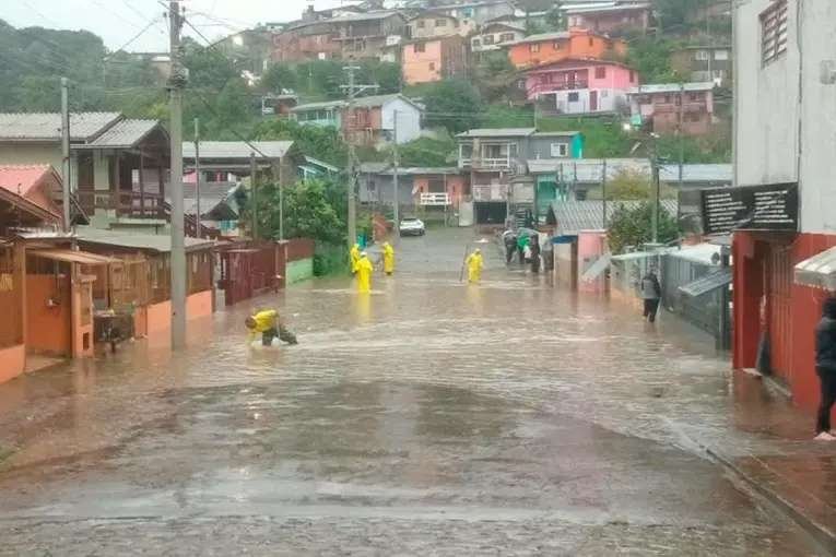temporal Brasil devastador sur cuatro desaparecidos daños masivos