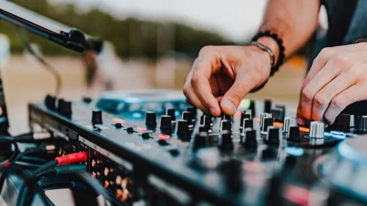 La Justicia impidió que un DJ trabaje en Paraná por adeudar la cuota alimentaria de sus hijos