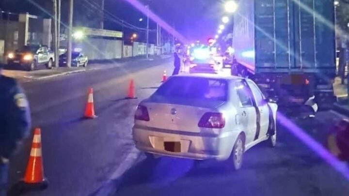 Tragedia vial en Córdoba: un hombre murió tras chocar contra un camión estacionado