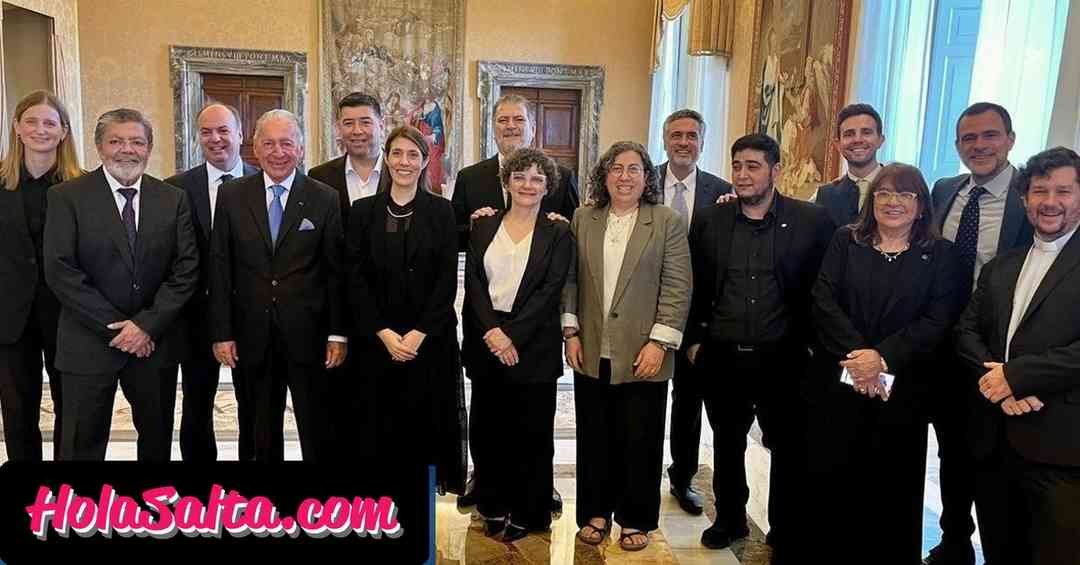 Un sindicalista entregó al Papa León un informe crítico sobre la gestión de Javier Milei
