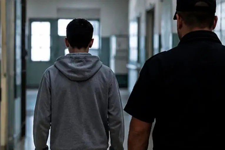 Una jueza declaró inconstitucional el nuevo Régimen Penal Juvenil y sobreseyó a un adolescente