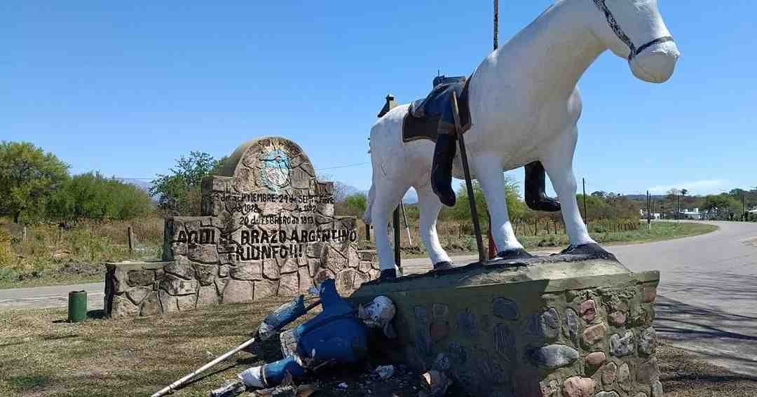monumento Manuel Belgrano Indignación Río Piedras brutal ataque