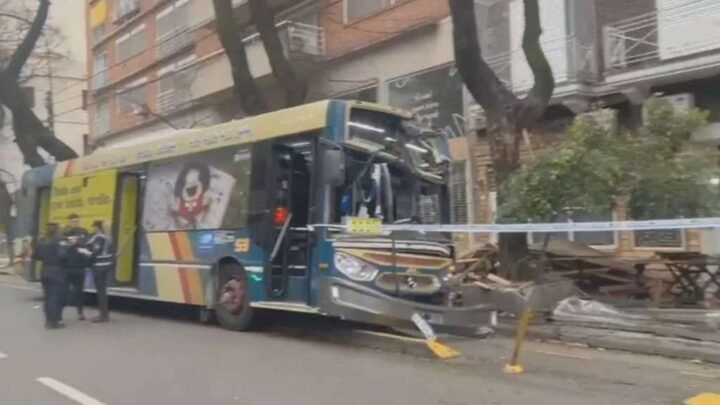 accidente en Palermo colectivo fuera control atropelló dos
