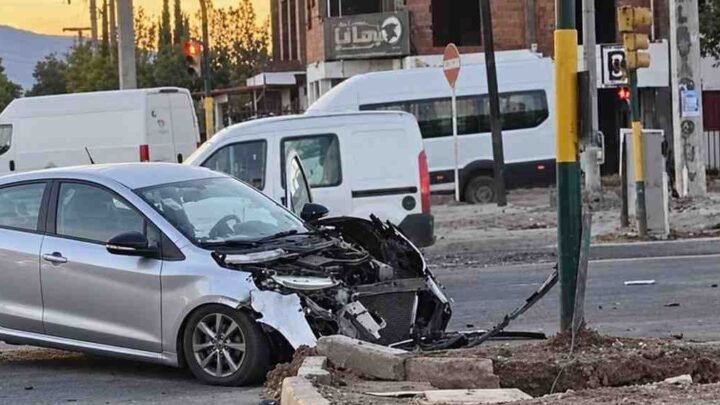 Violento choque en el ingreso a barrio San Carlos de la zona sur capitalina