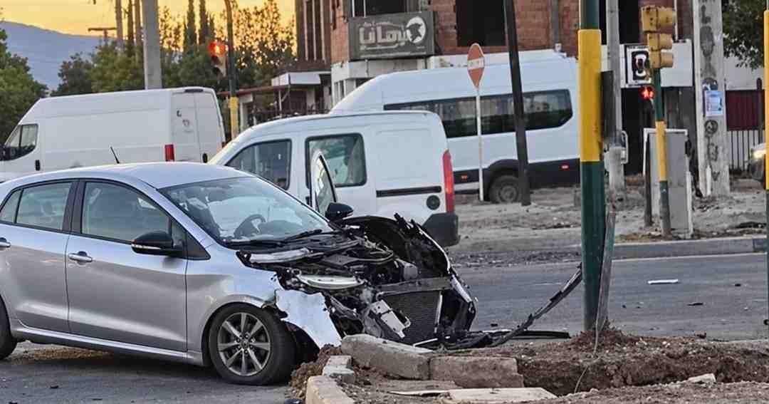 Violento choque en el ingreso a barrio San Carlos de la zona sur capitalina
