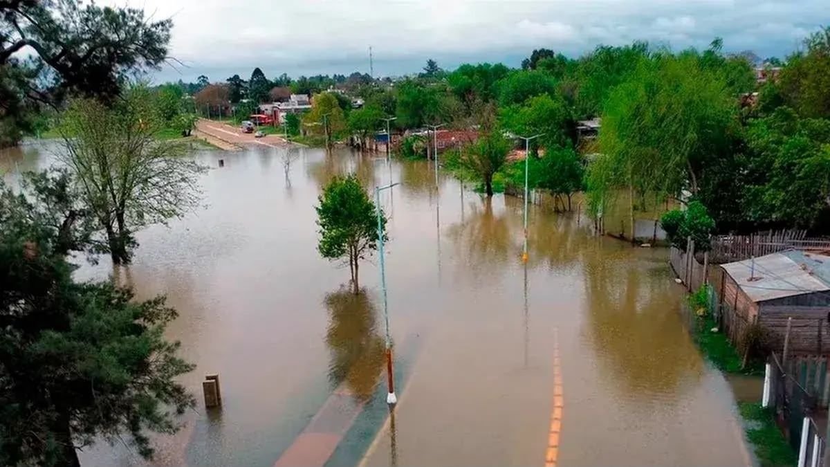 crecida del río Paraná Crisis Litoral avance deja cientos