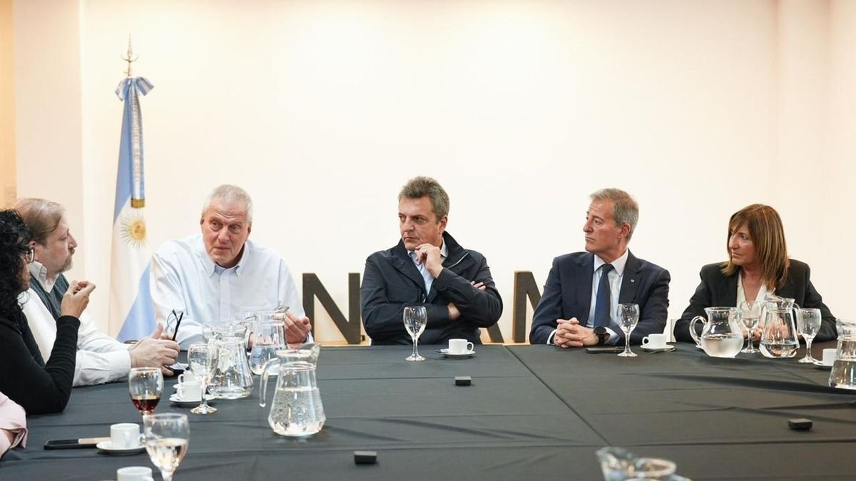 Massa se reunió con rectores y denunció una situación crítica en las Universidades Nacionales por el ajuste de Javier Milei