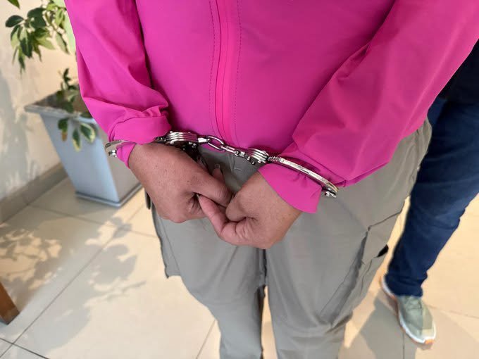 restricción de acercamiento Condenaron mujer violar padre