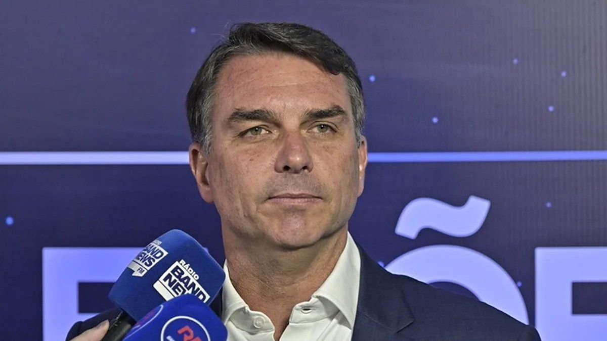 Escándalo en Brasil: la Justicia investiga si Flávio Bolsonaro intentó fugarse a Argentina para escapar a Estados Unidos