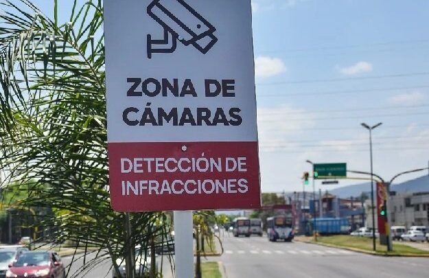Desafió a la prohibición: le impidieron manejar por un homicidio culposo, lo captaron las fotomultas y terminó preso