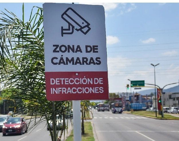 Desafió a la prohibición: le impidieron manejar por un homicidio culposo, lo captaron las fotomultas y terminó preso