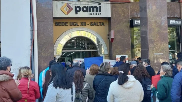 Crisis en PAMI Salta: denuncian una sangría constante de médicos y largas filas para los jubilados