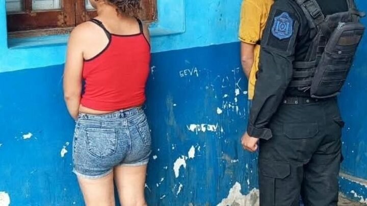 pareja demorada en Embarcación