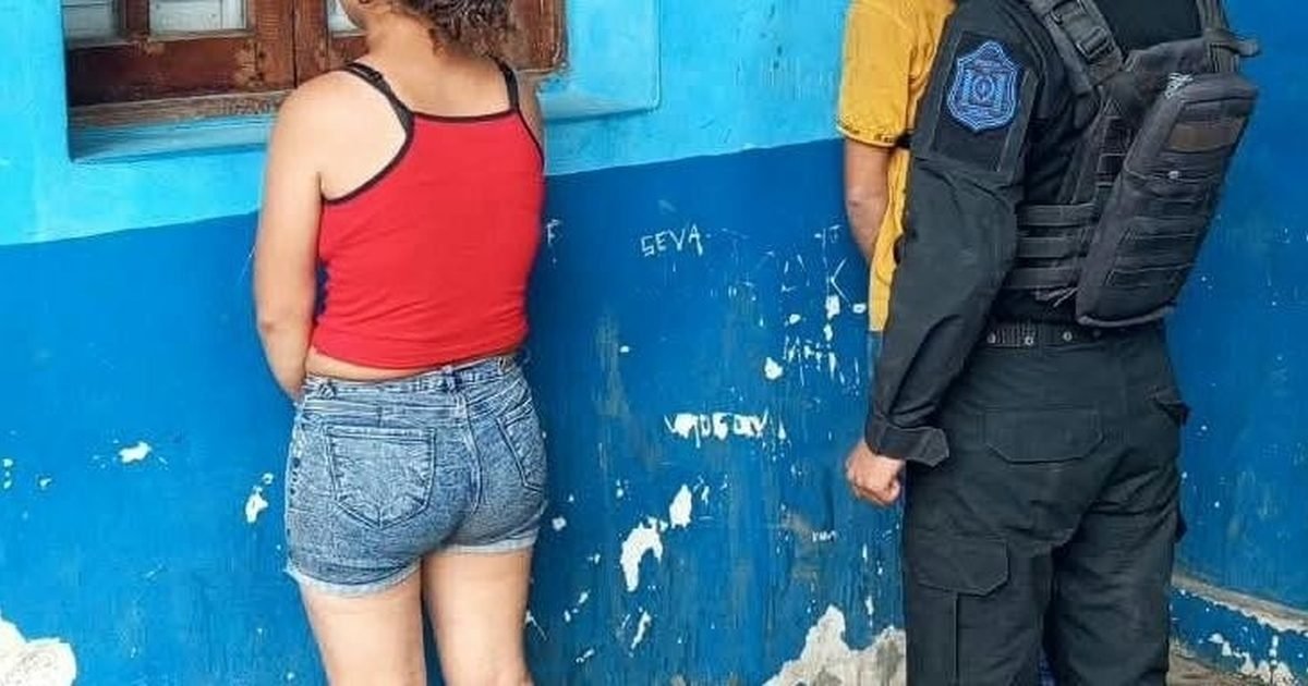 pareja demorada en Embarcación