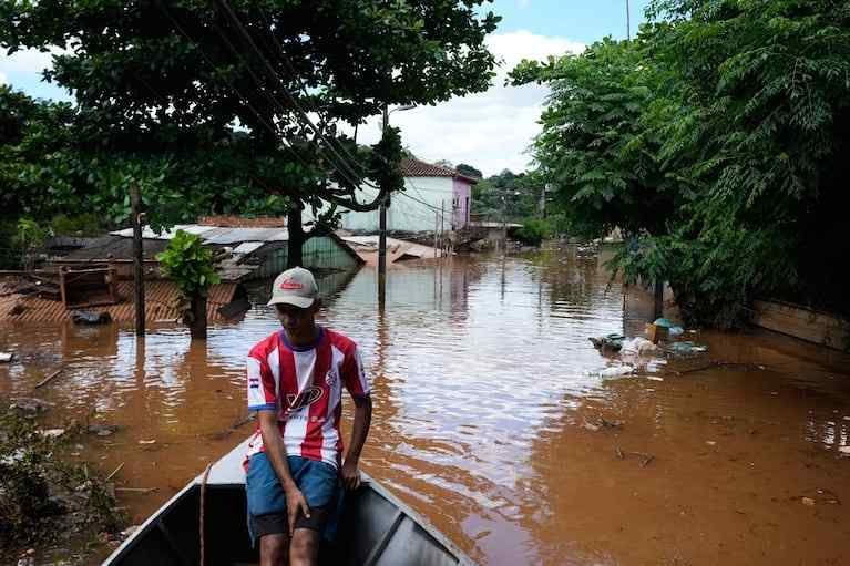 Alerta roja en Ciudad del Este: más de 1200 evacuados por la histórica crecida del río Paraná