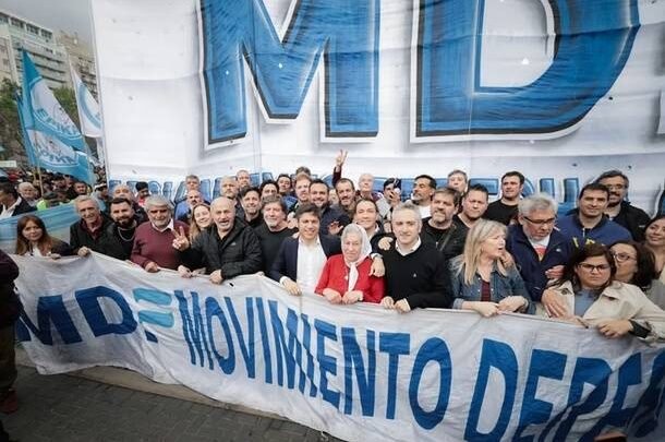 Axel Kicillof en la Marcha Federal Universitaria: "Ningún país se desarrolla destruyendo ciencia e innovación"