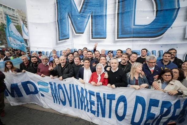 Axel Kicillof en la Marcha Federal Universitaria: "Ningún país se desarrolla destruyendo ciencia e innovación"