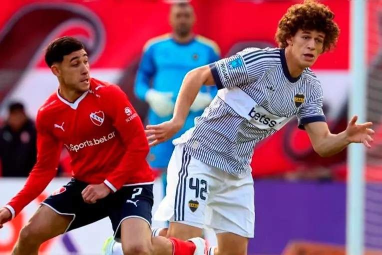Boca venció a Independiente en Avellaneda con un gol agónico y es el nuevo líder de la Tabla Anual