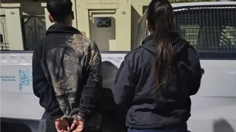 Brutal ataque en Bahía Blanca: creyó que un adolescente de 16 años salía con su exnovia y lo apuñaló cuatro veces