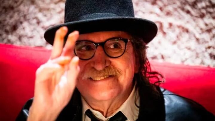 Charly García cumple 75 años: el ícono del rock argentino saludó a sus fans desde el balcón