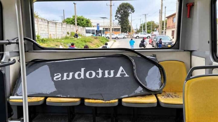 choque colectivos SAETA Fuerte entre dos plena avenida Yrigoyen pasajeros quedaron varados