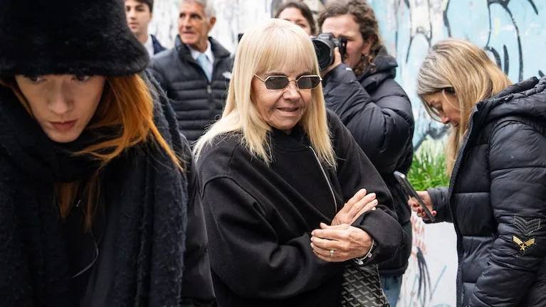 Claudia Villafañe reveló el calvario de sus hijas por el juicio de Diego Maradona: “Están somatizando”
