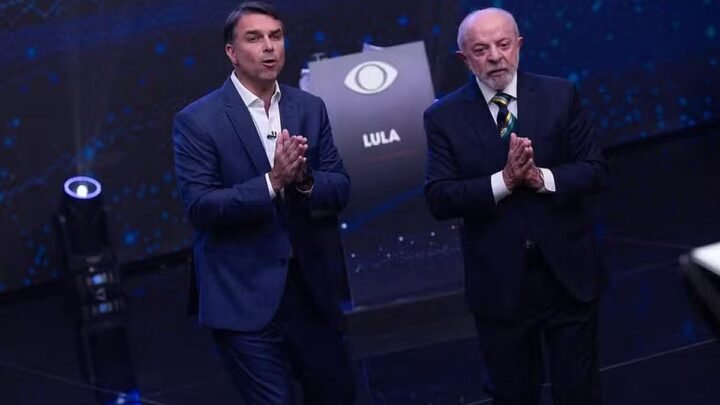 En el primer debate en Brasil, Lula y Flávio Bolsonaro cruzaron acusaciones y hubo chicanas por Milei y los presos