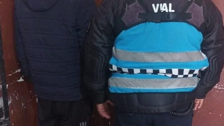 motociclista con pedido de captura