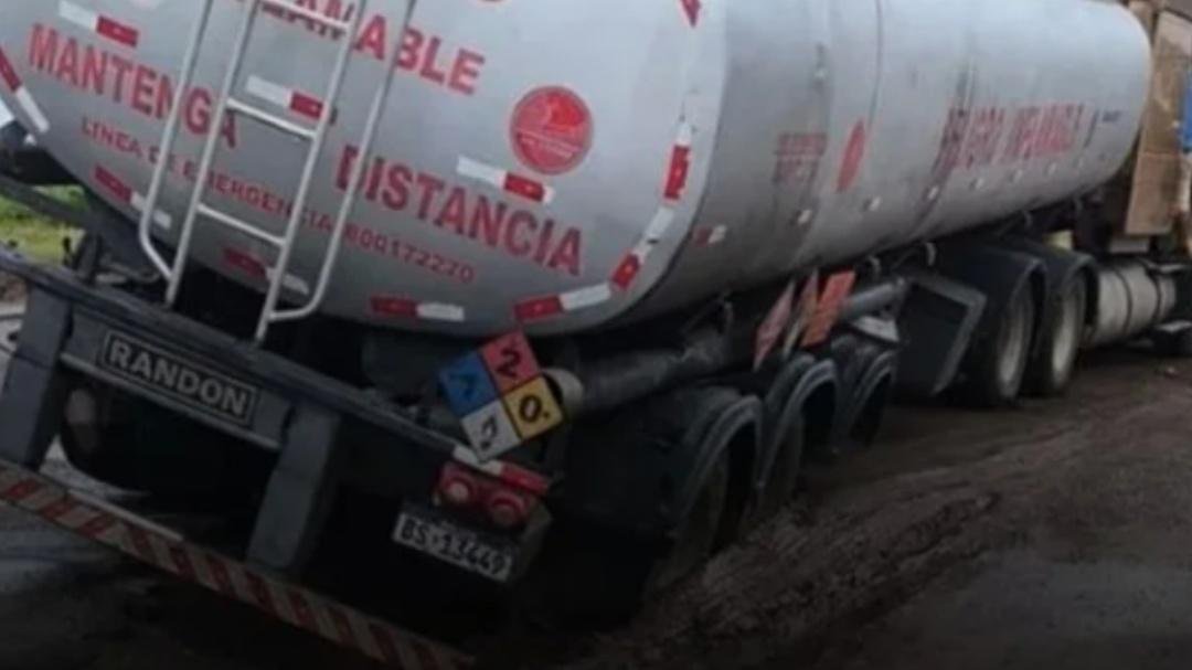 Pánico en Metán: un camión cisterna cargado con gasoil se prendió fuego en plena ruta 9/34