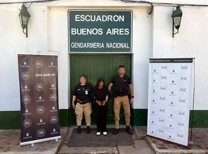 Cayeron en Aeroparque: una mujer llevaba casi 200 cápsulas de cocaína en su cuerpo tras salir de Salta
