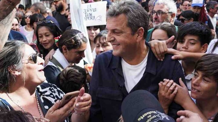 Día de la Lealtad: Sergio Massa envió otra señal para la unidad del PJ y Cristina Kirchner cantó desde el balcón