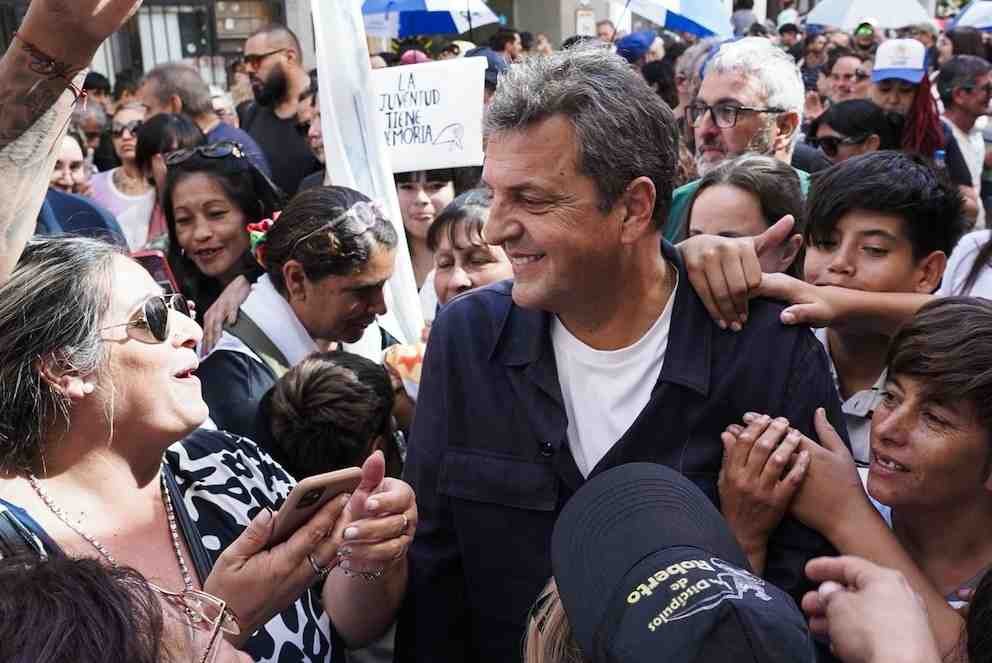 Día de la Lealtad: Sergio Massa envió otra señal para la unidad del PJ y Cristina Kirchner cantó desde el balcón