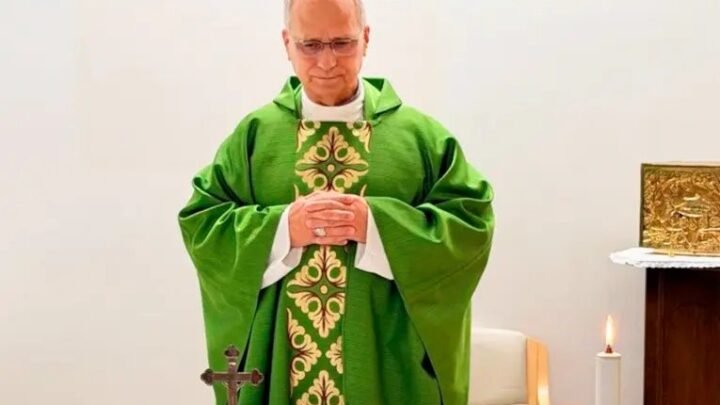 El Papa León continúa su recuperación en Roma tras la operación y celebró una misa en el Policlínico Gemelli