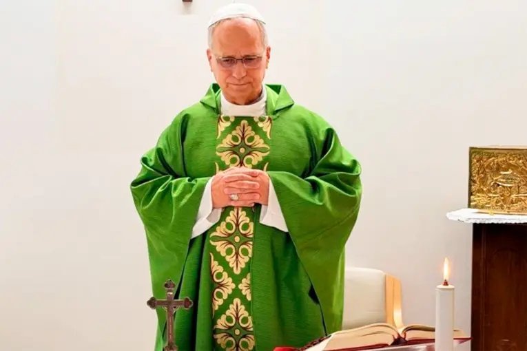 El Papa León continúa su recuperación en Roma tras la operación y celebró una misa en el Policlínico Gemelli