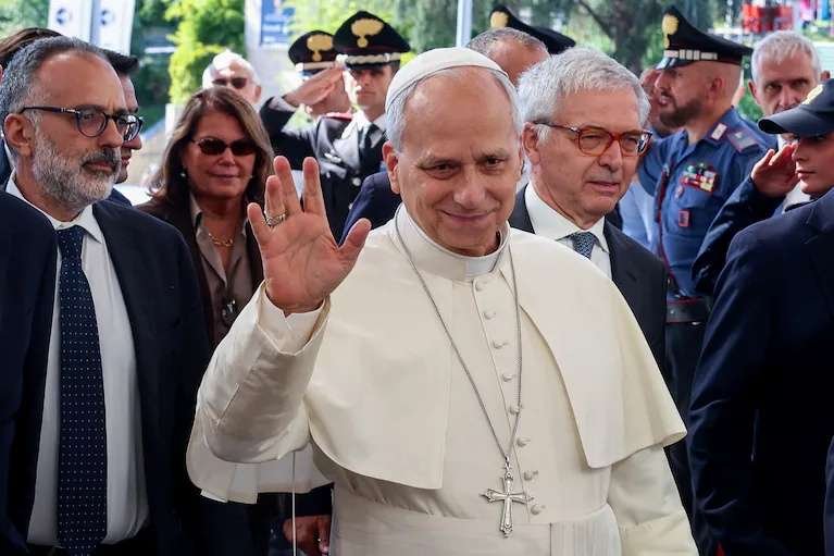 El Papa León ingresó al Policlínico Gemelli en Roma para ser operado de un nódulo pulmonar