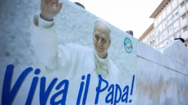 El Papa León evoluciona favorablemente tras la operación en Roma