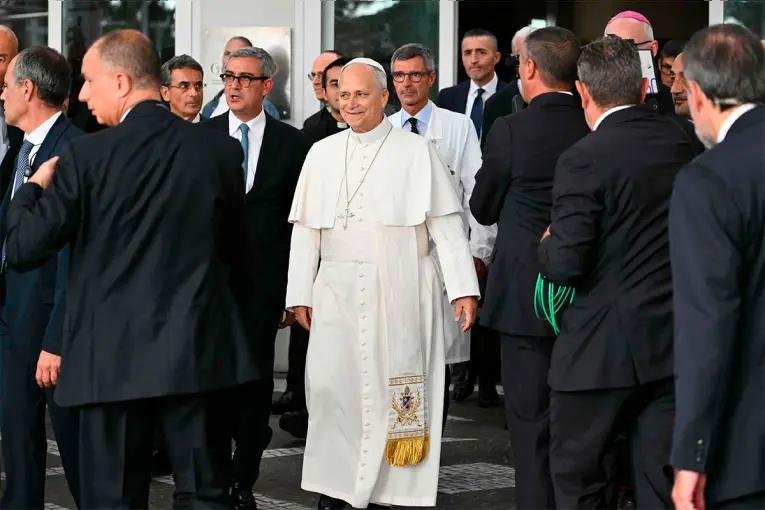 El Papa León XIV recibió el alta médica y abandonó el hospital tras ser operado de cáncer de pulmón