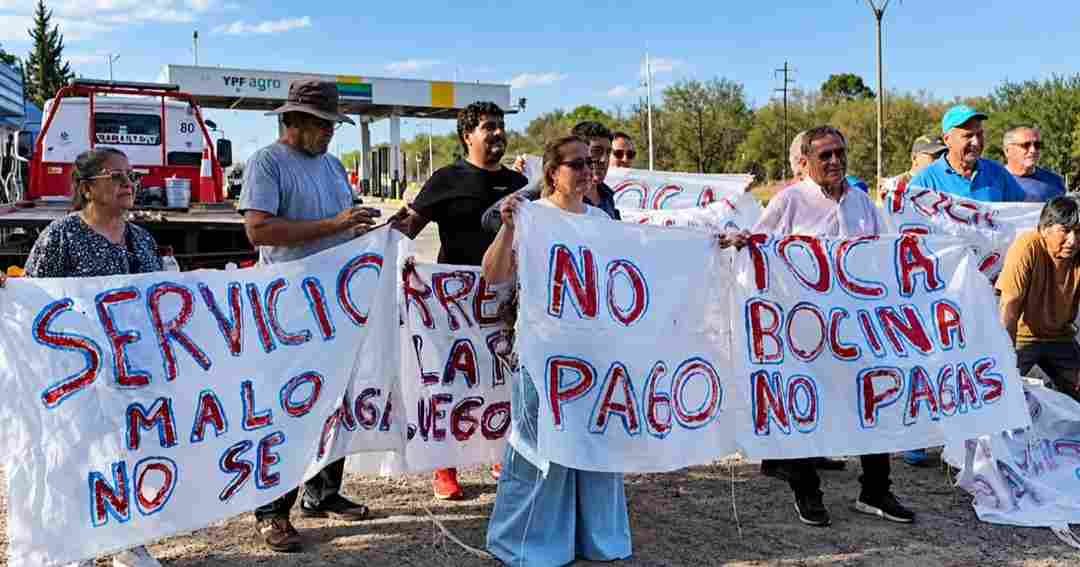 Furia en el sur de Salta: vecinos bloquean el peaje y exigen reparaciones urgentes en la ruta 9/34