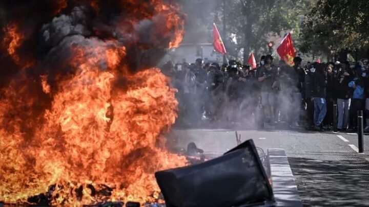 En medio de la visita de Milei, estallaron violentas protestas estudiantiles en Francia: hay más de 1900 detenidos