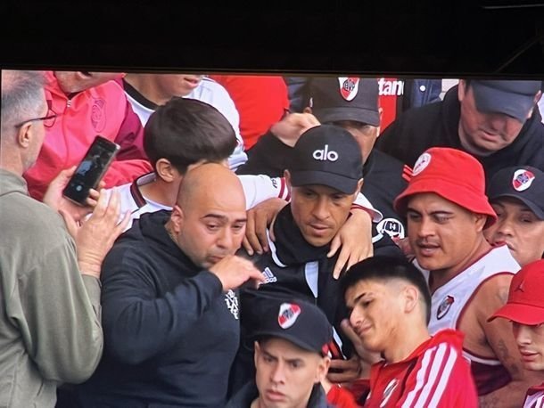 Enzo Pérez sorprendió a todos en Córdoba: el ídolo de River alentó al Millonario desde la tribuna del Kempes