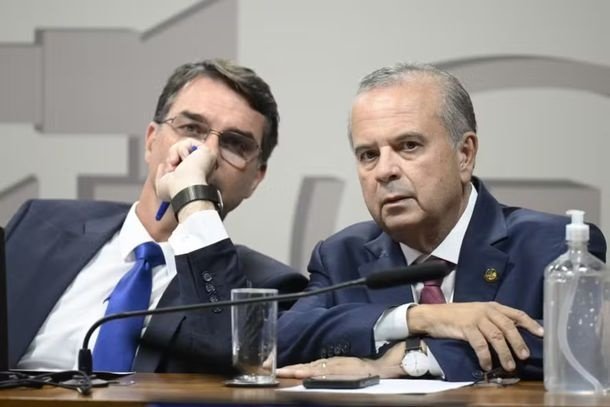 Escándalo en Brasil: la cúpula del Partido Liberal admite desconcierto tras la fuga de Flávio Bolsonaro